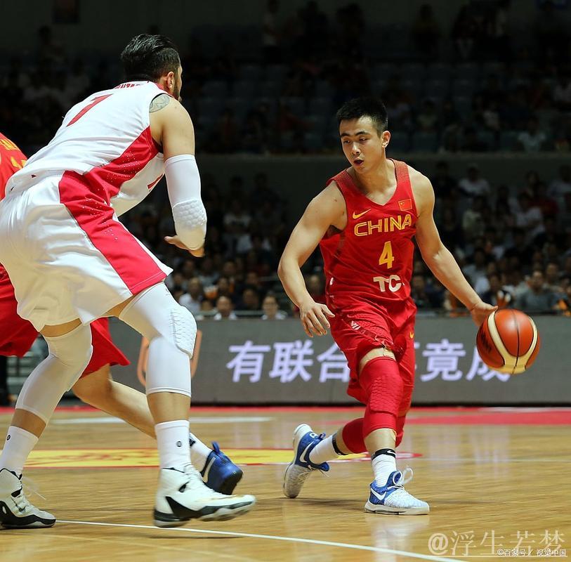 赵继伟灵巧突破 骑马射箭巧取两分 赵继伟灵巧突破 骑马射箭巧取两分